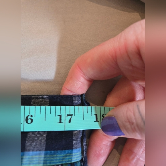 Billabong | Men's Plaid Flat Front Shorts, Size 34 - Picture 6 of 8